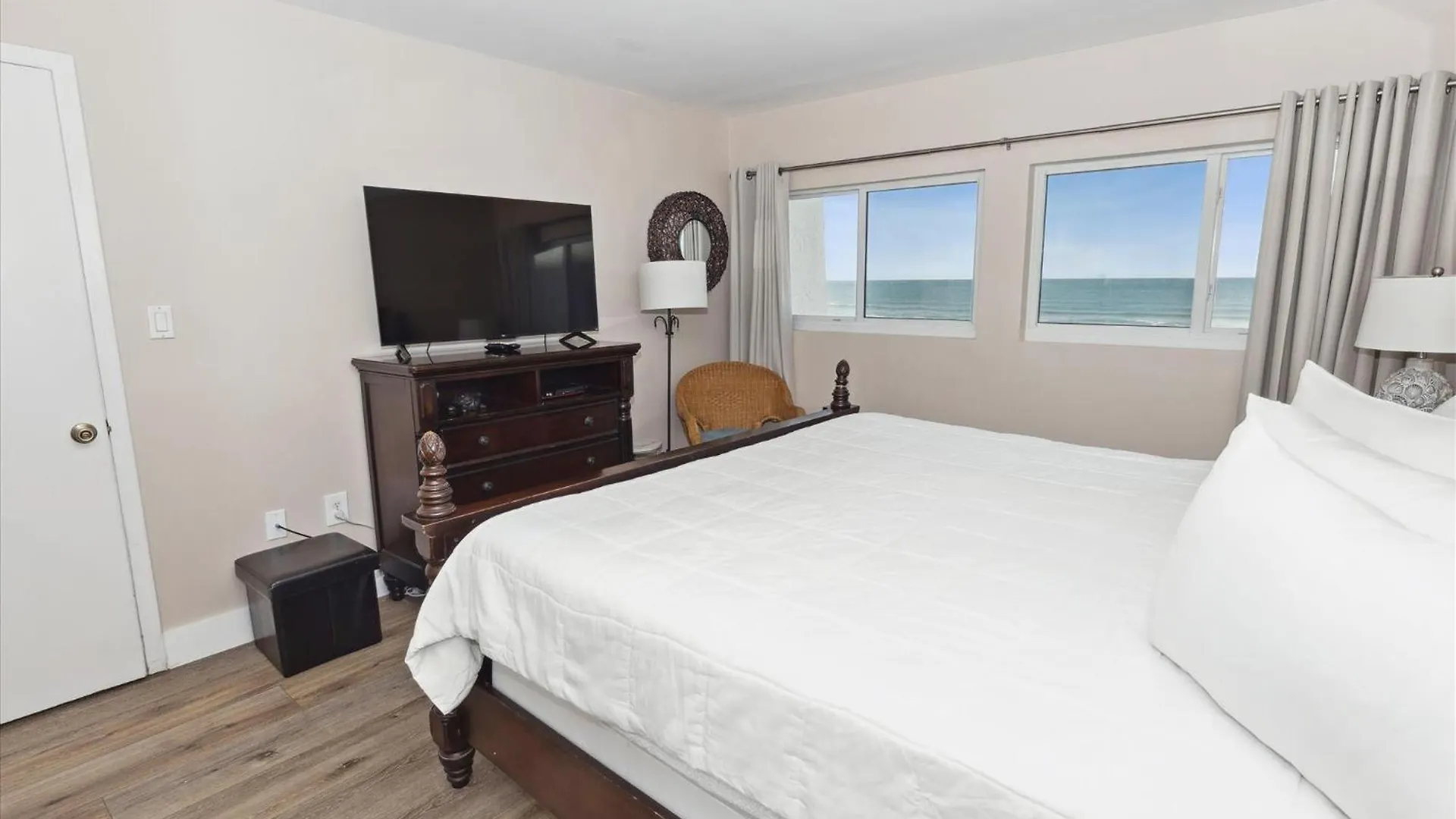Beach House 305B-By Holiday Isle Properties Destin Apartment