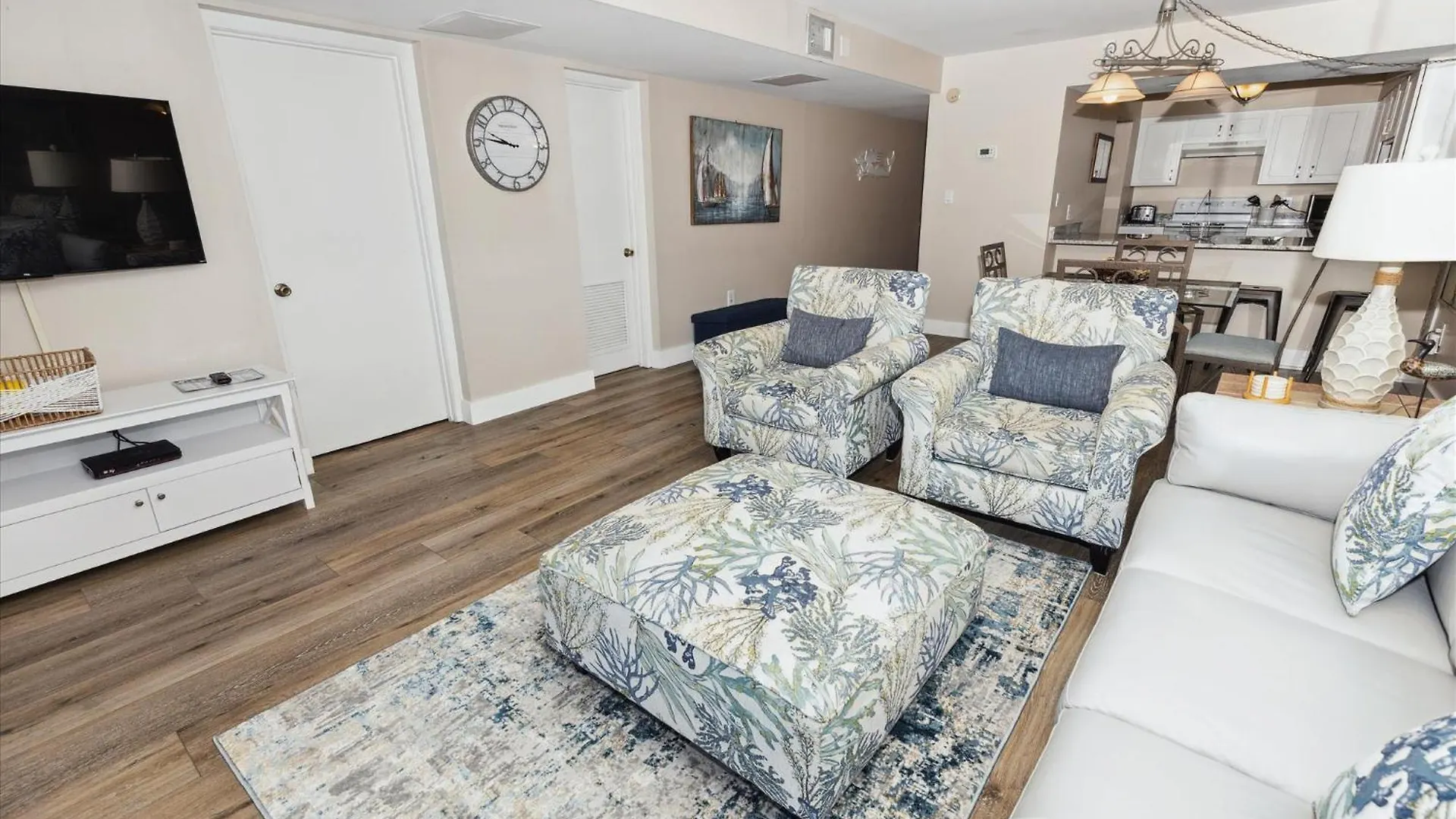 Apartment Beach House 305B-By Holiday Isle Properties Destin