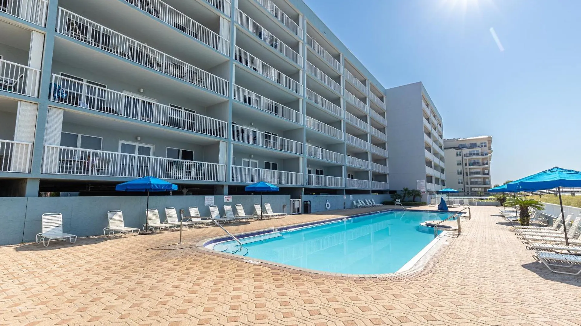 Apartment Beach House 305B-By Holiday Isle Properties Destin
