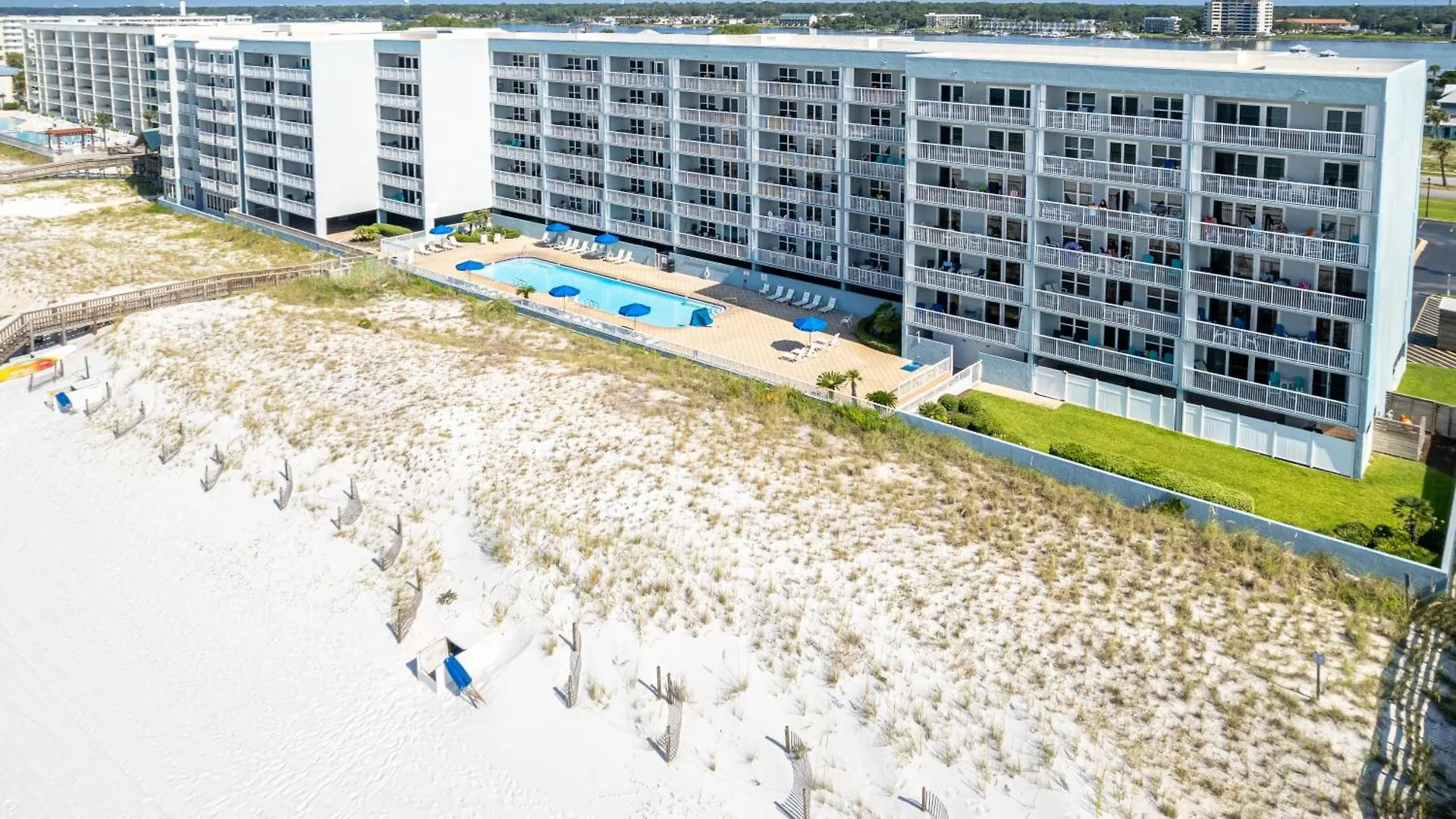 Beach House 305B-By Holiday Isle Properties Destin Apartment