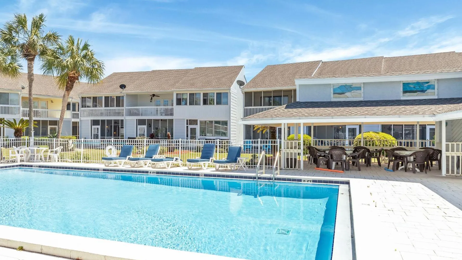 Beach House 305B-By Holiday Isle Properties Destin