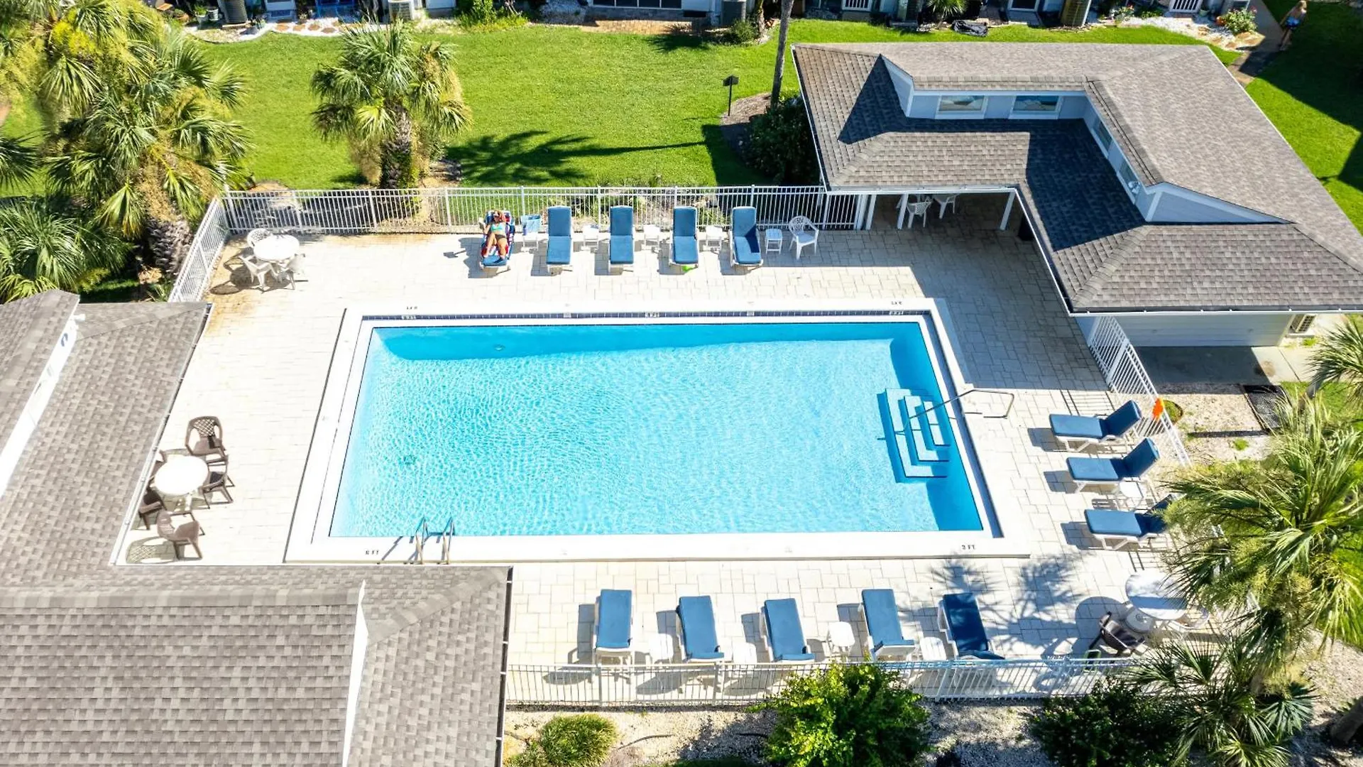 Beach House 305B-By Holiday Isle Properties Destin